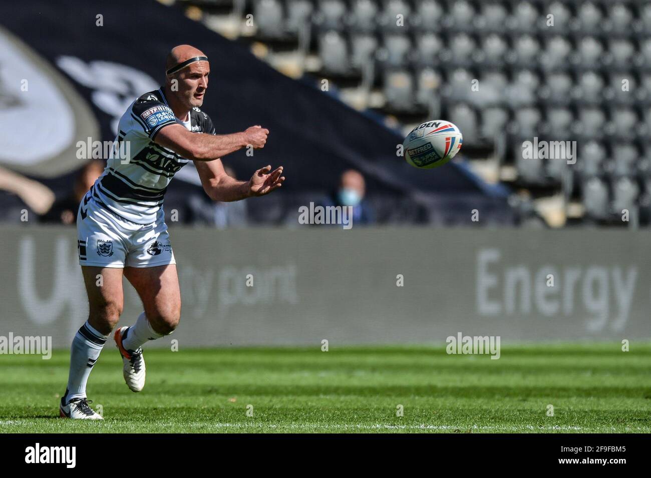 Kingston upon Hull, England - 18. April 2021 - Danny Houghton (9) vom Hull FC in Aktion während der Rugby League Betfred Super League Runde 3 Hull FC vs Warrington Wolves im KCOM Stadium, Kingston upon Hull, UK Dean Williams/Alamy Live News Stockfoto