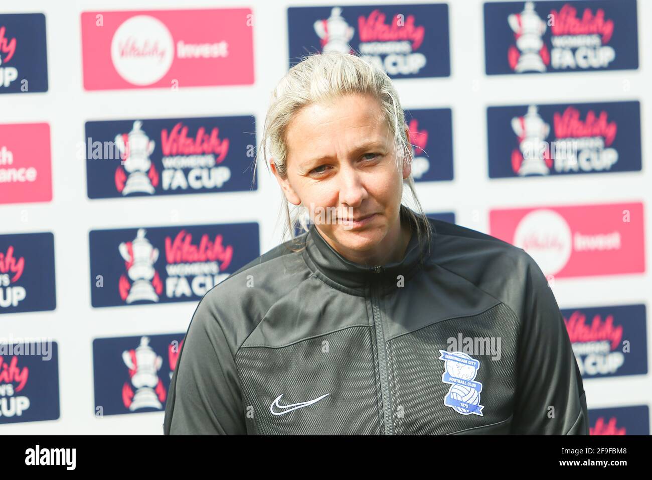 Solihull, West Midlands, Großbritannien. April 2021. Birmingham CityWomen 5 - 1 Coventry United in der vierten Runde des FA Vitality Cup. Carla ward-Managerin von Birmingham City nach dem Spiel. Kredit: Peter Lopeman/Alamy Live Nachrichten Stockfoto