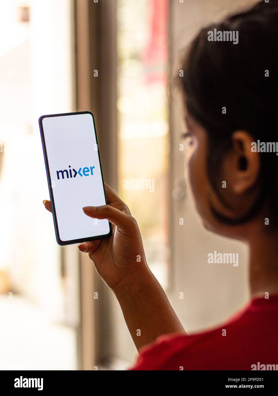 Assam, indien - 19. April 2021 : Mixer-Scream-Logo auf dem Telefonbildschirm. Stockfoto