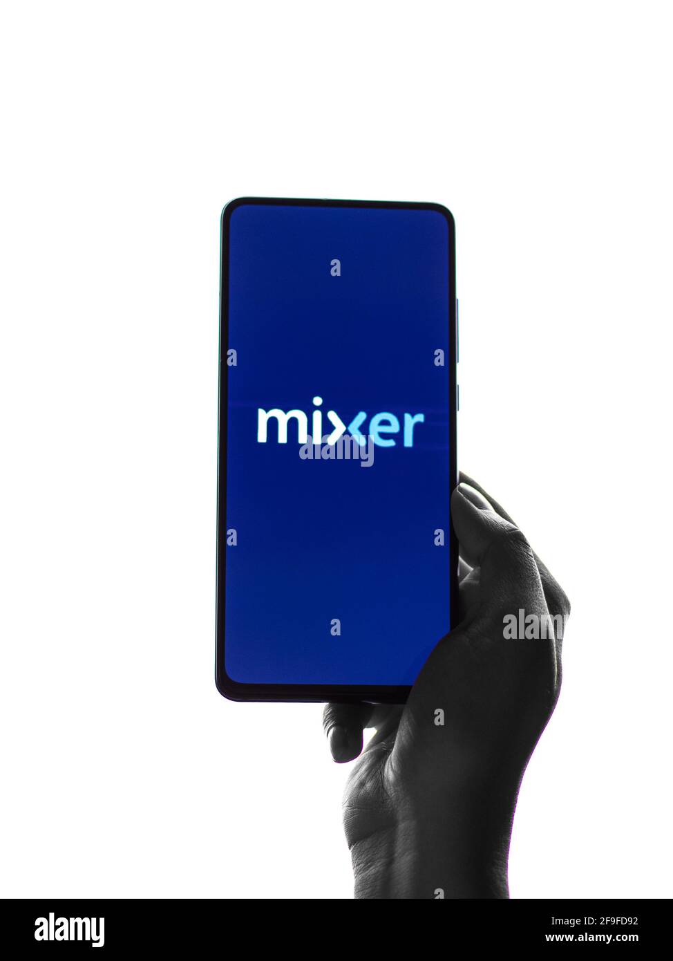 Assam, indien - 19. April 2021 : Mixer-Scream-Logo auf dem Telefonbildschirm. Stockfoto