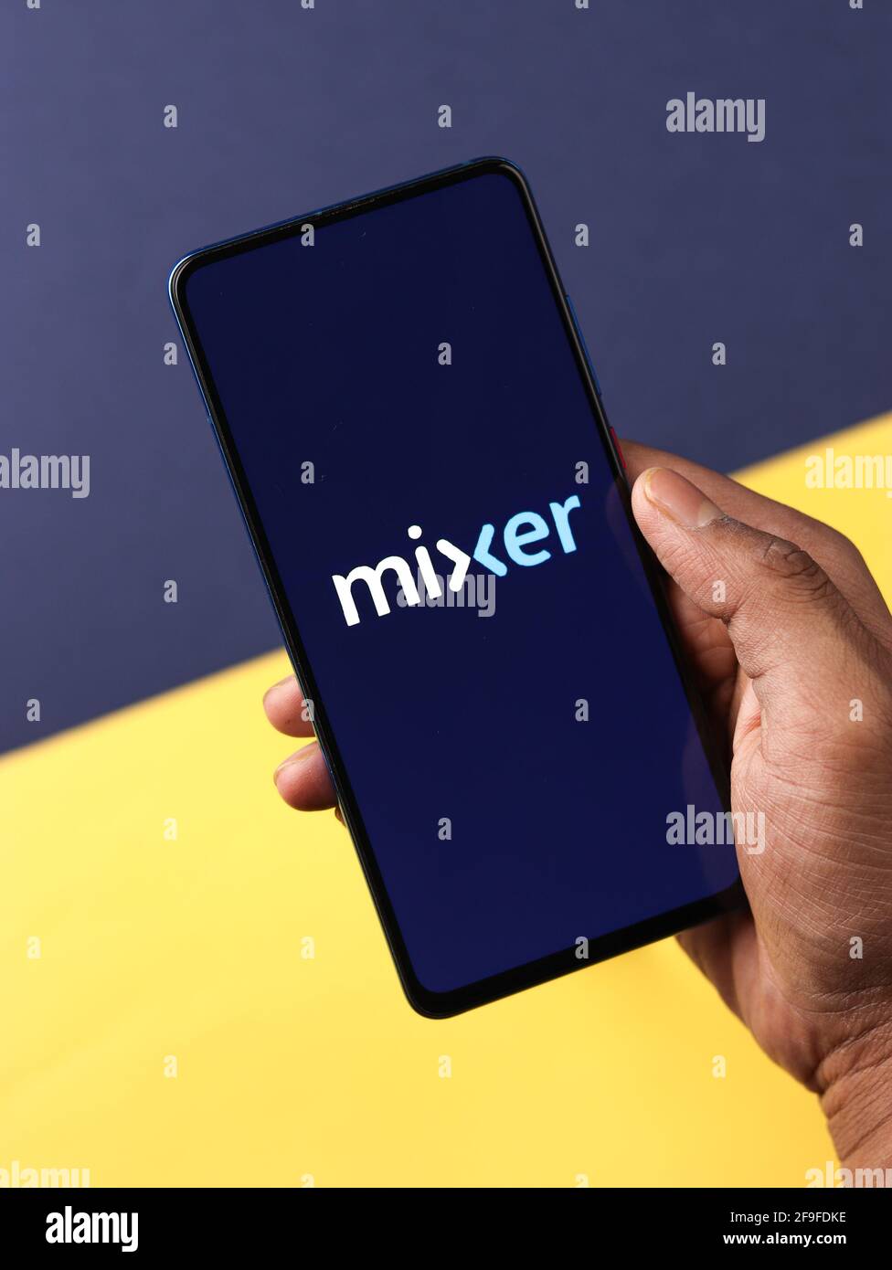 Assam, indien - 19. April 2021 : Mixer-Scream-Logo auf dem Telefonbildschirm. Stockfoto