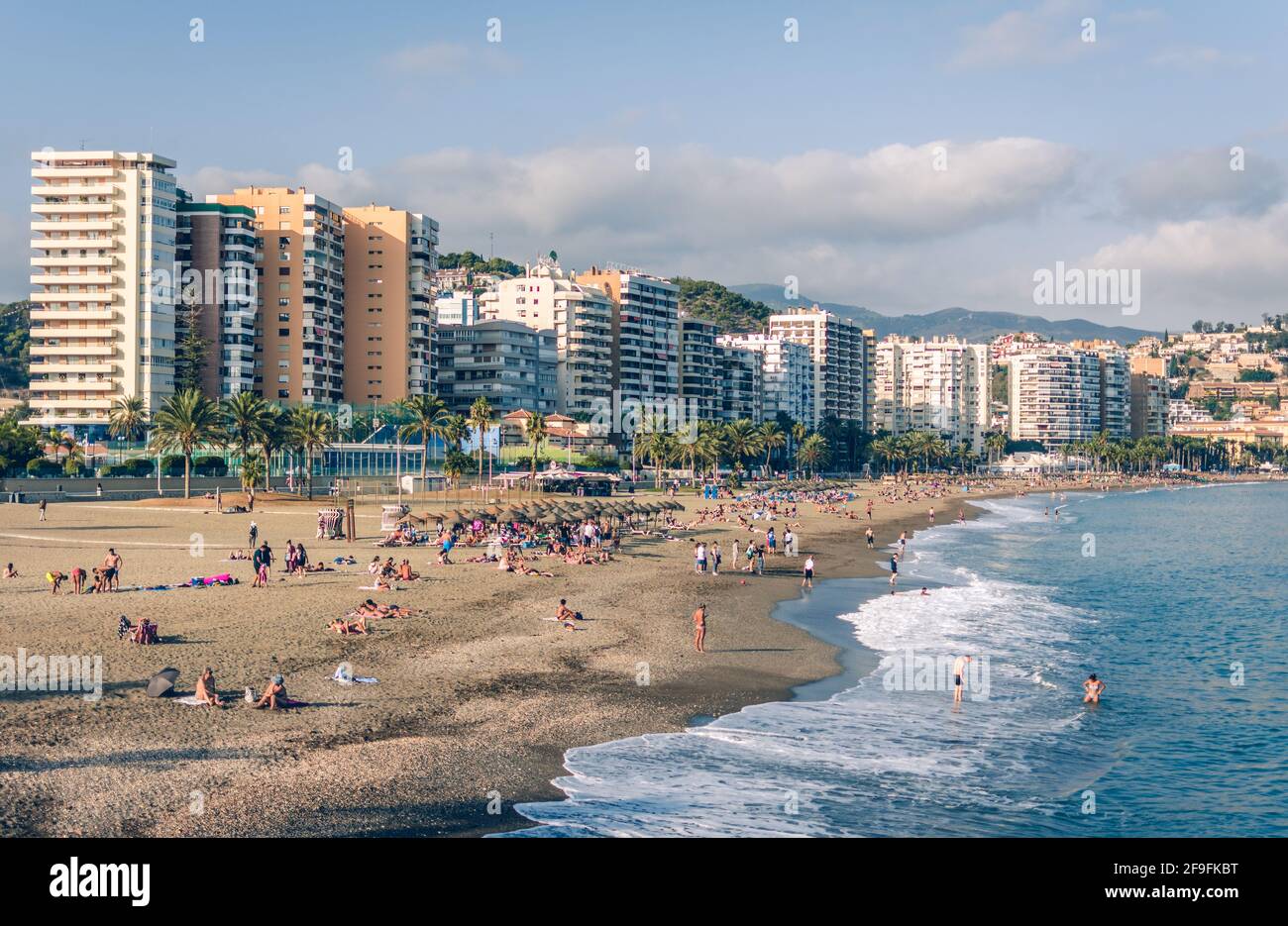 Blick auf den Strand von Malagueta in Malaga. Andalusien, Spanien Stockfoto