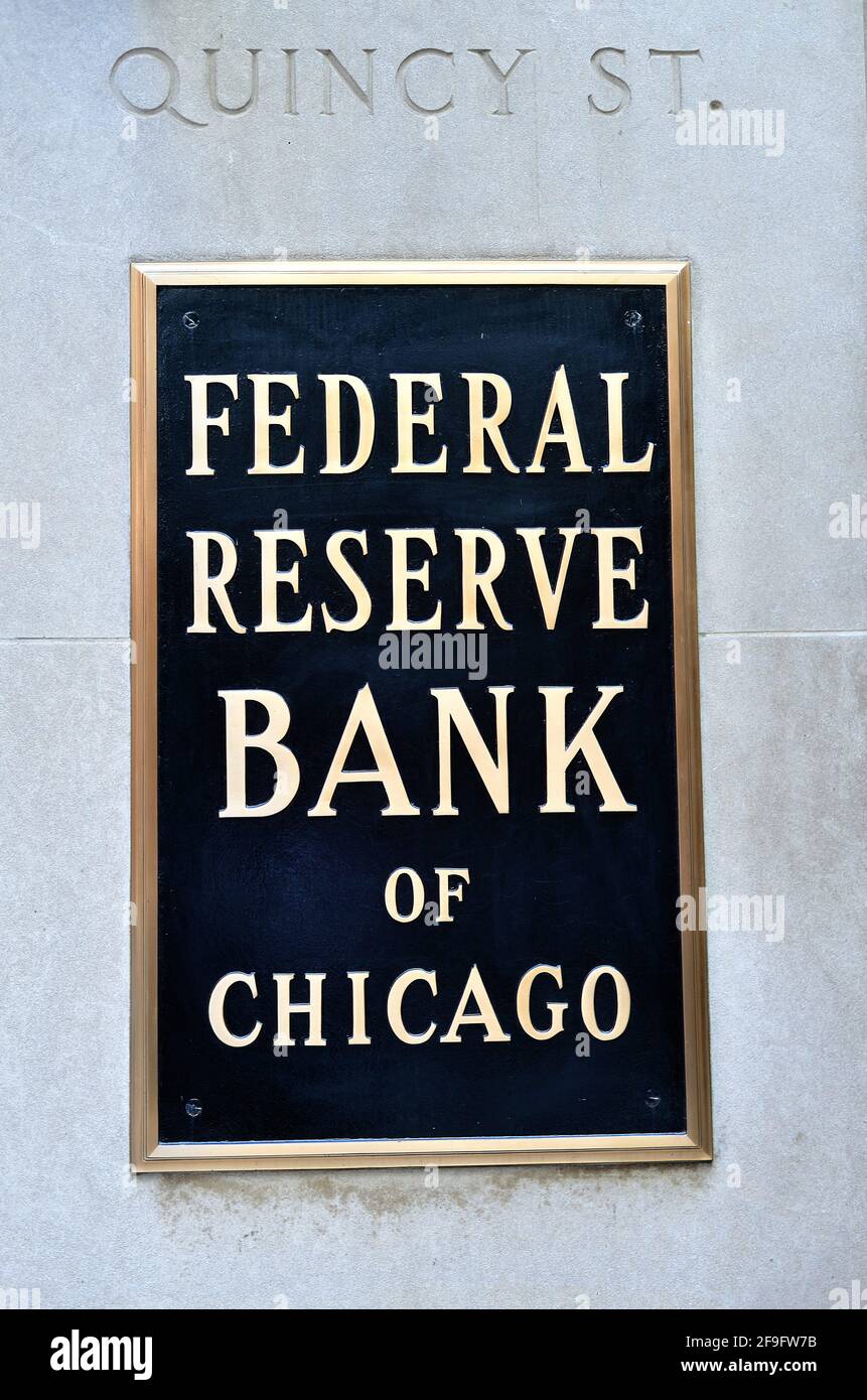 Chicago, Illinois, USA. Ein Identitätsschild an der Außenseite der Federal Reserve Bank of Chicago. Stockfoto