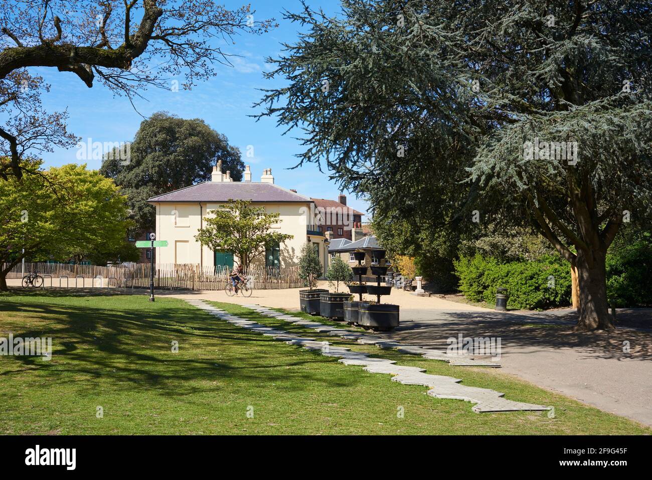 Springfield House und Springfield Park, Hackney, London, Großbritannien, im April Stockfoto