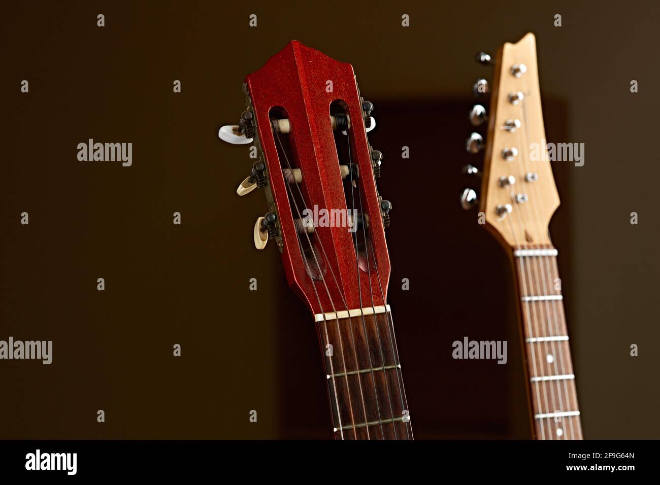 Griffbretter für elektrische und klassische Akustikgitarren Stockfoto