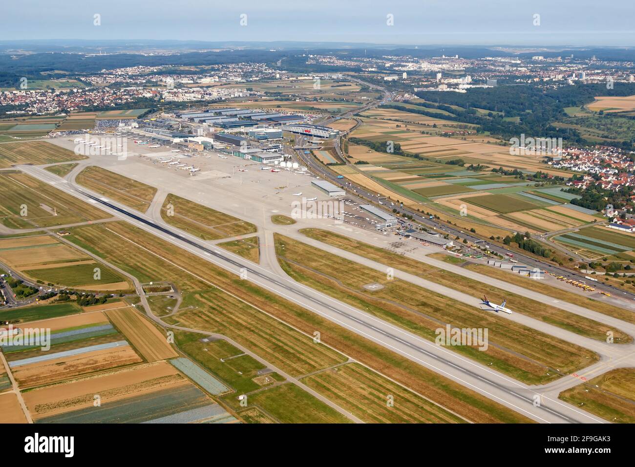 Stuttgart, 2. September 2016: Luftaufnahme der Frachtrampe am Stuttgarter Flughafen (STR) in Deutschland. Stockfoto