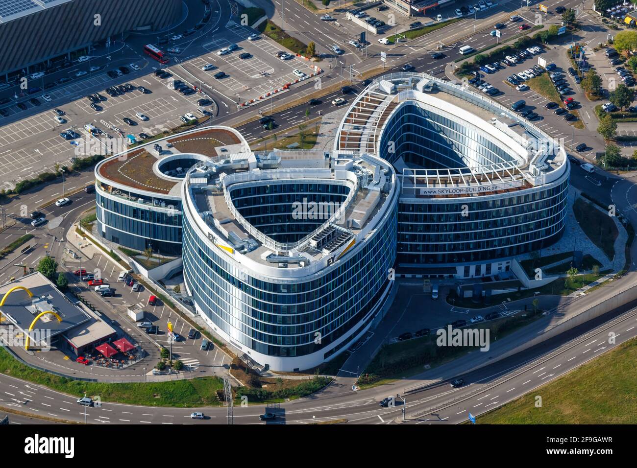 Stuttgart, 2. September 2016: Luftaufnahme des Skyloop-Gebäudes am Stuttgarter Flughafen (STR) in Deutschland. Stockfoto