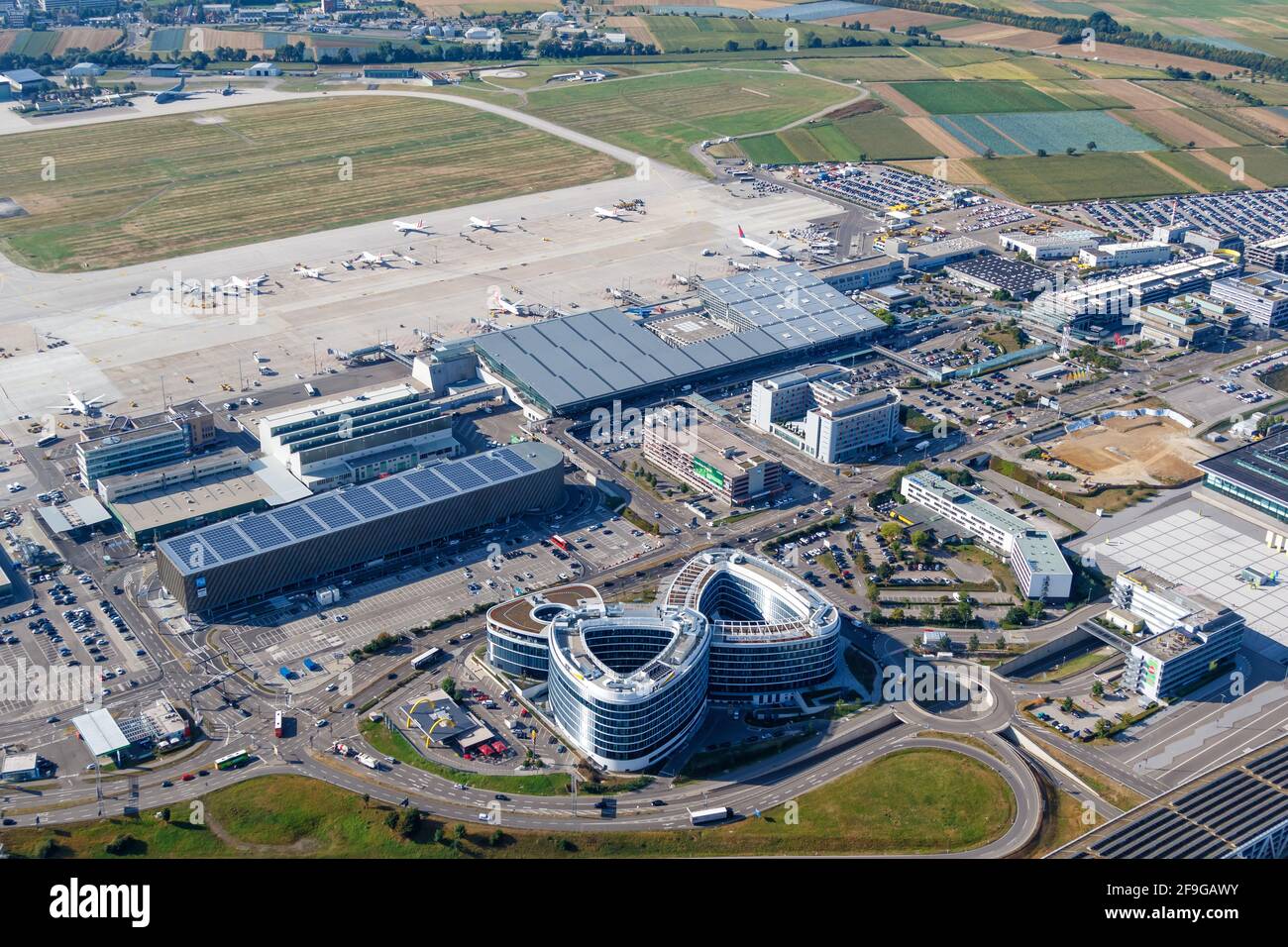 Stuttgart, 2. September 2016: Luftaufnahme des Skyloop-Gebäudes am Stuttgarter Flughafen (STR) in Deutschland. Stockfoto