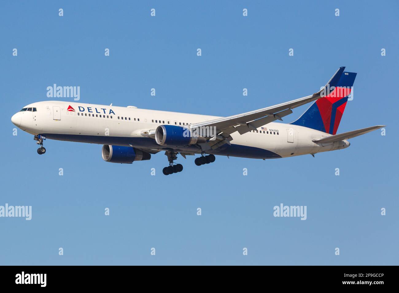 Los Angeles, USA - 21. Februar 2016: Delta Airlines Boeing 767-300 am Flughafen Los Angeles (LAX) in den USA. Boeing ist ein Flugzeughersteller mit Sitz Stockfoto