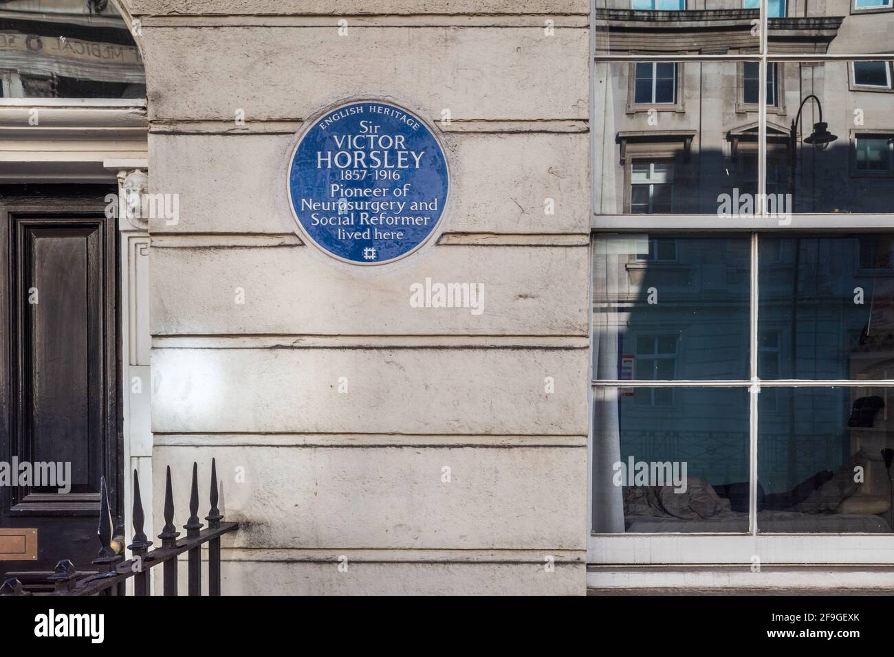 Sir Victor Horsley English Heritage Blue Plaque, Sir Victor Horsley (1857-1916) war ein Pionier des Neurochirurgen und Sozialreformers - 129 Gower St London. Stockfoto