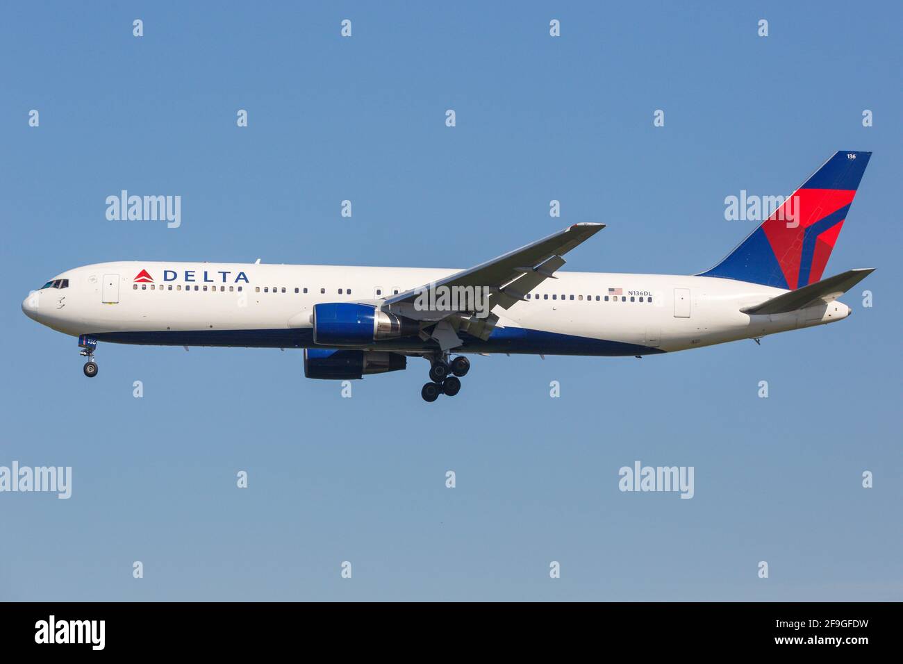 Los Angeles, USA - 21. Februar 2016: Delta Airlines Boeing 767-300 am Flughafen Los Angeles (LAX) in den USA. Boeing ist ein Flugzeughersteller mit Sitz Stockfoto