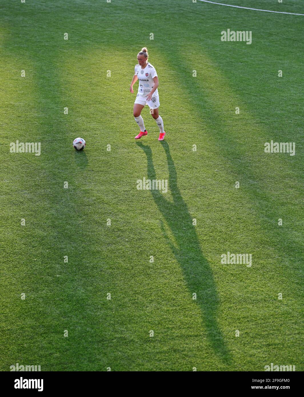 Linköping, Schweden- 18. april 2021:FC Rosengård Talent-Nr. 8 Hanna Bennison nach dem Spiel gegen den FC Linköpings in der Linköping Arena am Sonntag. Foto Jeppe Gustafsson Stockfoto