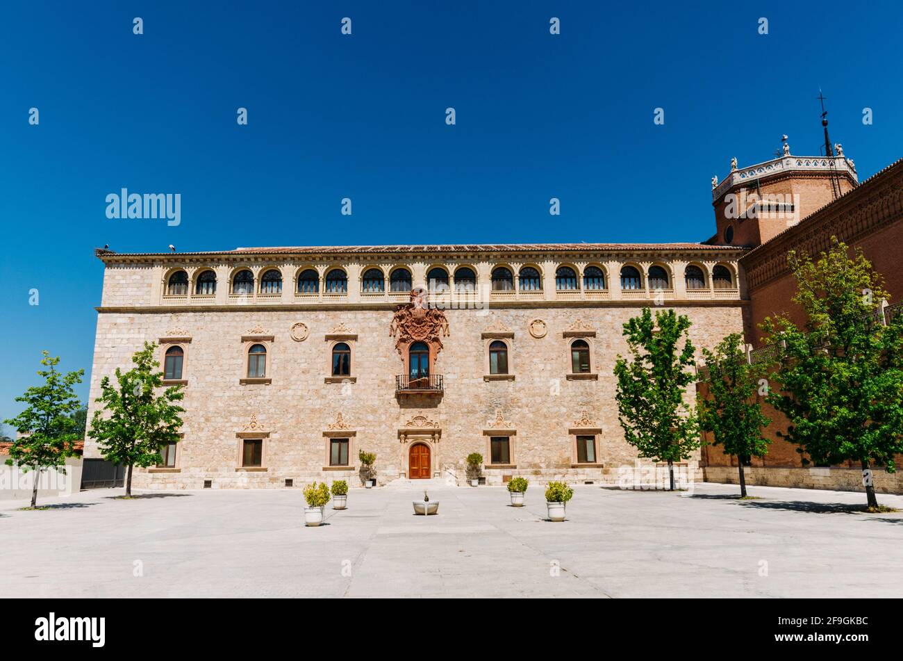 Erzbischöflicher Palast in Alcala de Henares. Historischer Ort des ersten Interviews von Isabel I. von Castilla und Cristobal Colon Stockfoto