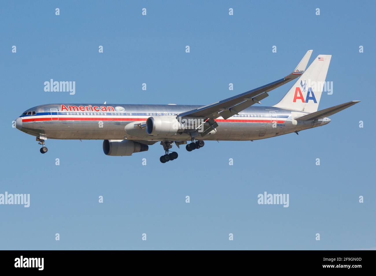 Los Angeles, USA - 21. Februar 2016: American Airlines Boeing 767-300 am Flughafen Los Angeles (LAX) in den USA. Boeing ist ein Flugzeughersteller BAS Stockfoto