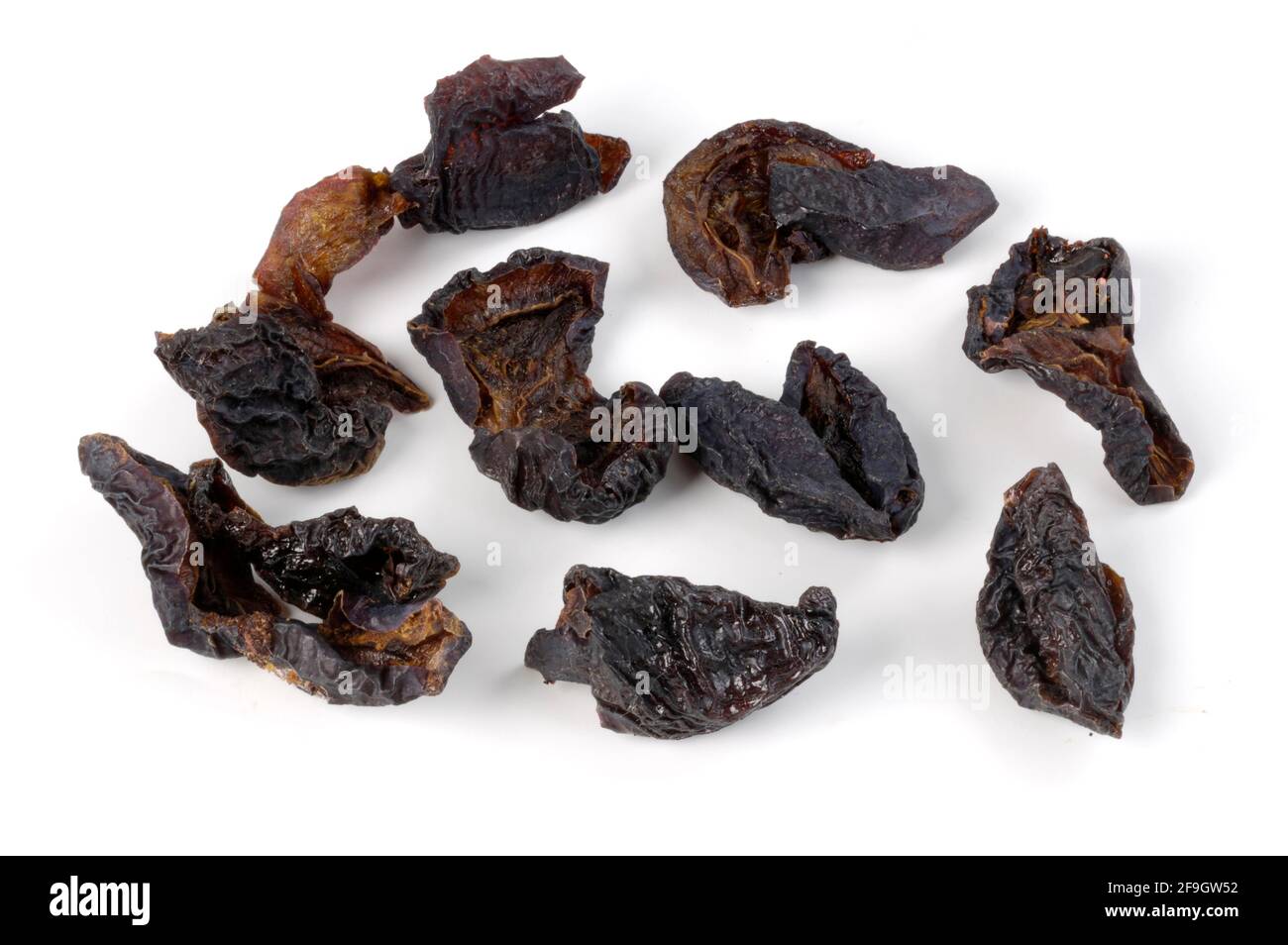 Getrocknete Pflaumen (Prunus domestica), häusliche Pflaumen, innen, Studio, Trockenfrüchte, Getrocknete Früchte, Pflaumen Stockfoto
