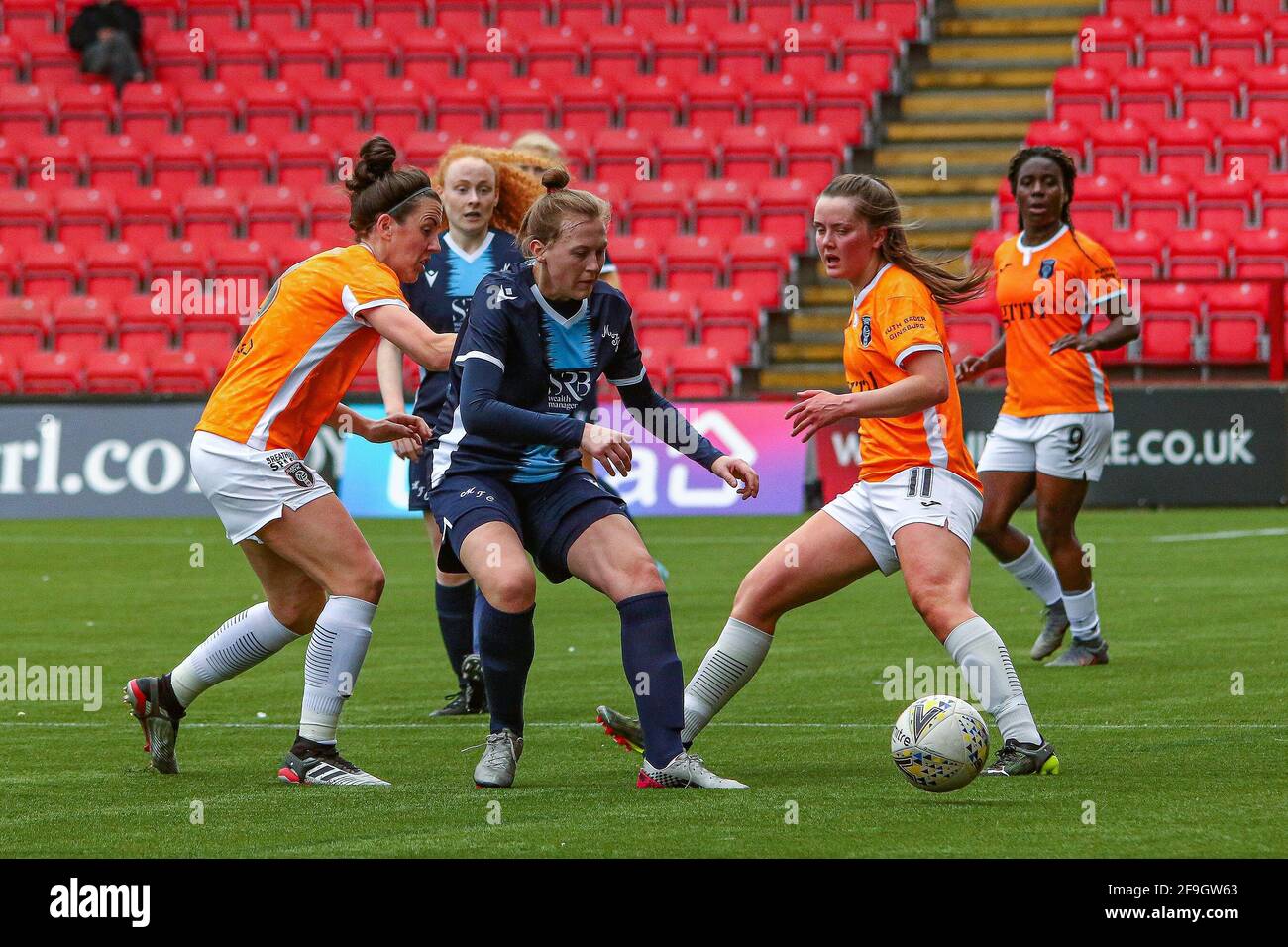 Cumbernauld, Großbritannien. April 2021. Lisa Marie Swanson (#15) von Motherwell Women FC während der Scottish Building Society Scottish Women's Premier League 1 Fixture Glasgow City vs Motherwell FC, Broadwood Stadium, Cumbernauld, North Lanarkshire 18/04/2021 Quelle: Colin Poultney/Alamy Live News Stockfoto