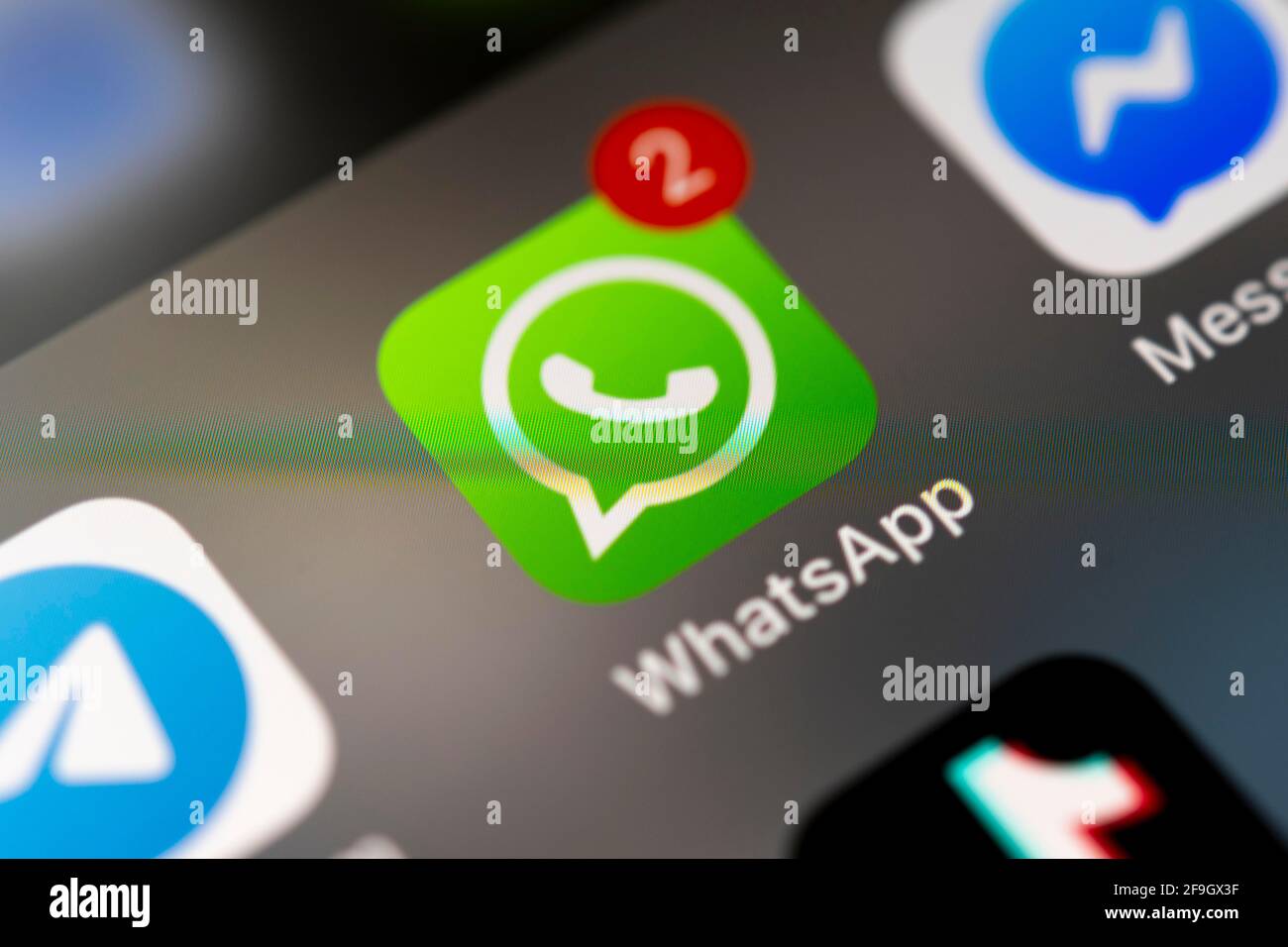 WhatsApp, Logo, App-Icon, Anzeige auf einem Bildschirm vom Handy, Smartphone, Messenger Dienst, Soziales Netzwerk, Social Media, Makroaufnahme Stockfoto