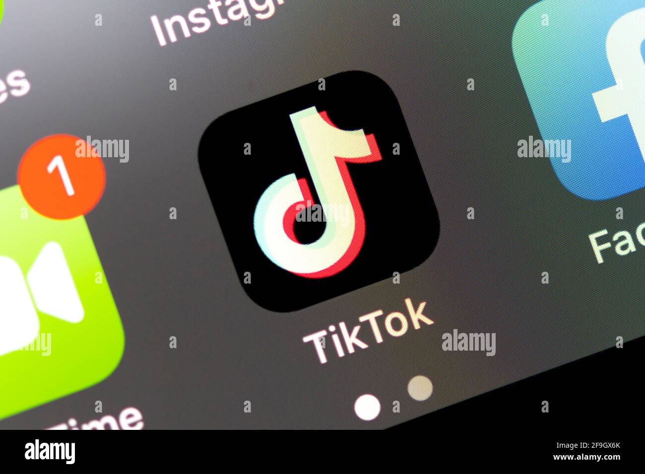 TikTok, Logo, App-Icon, Anzeige auf einem Bildschirm vom Handy, Smartphone, Soziales Netzwerk, Social Media, Makroaufnahme, Detail, formatfuellend Stockfoto