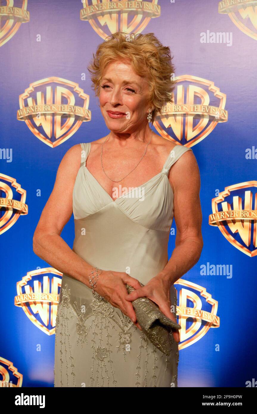 Die Schauspielerin Holland Taylor nimmt an der 58. Jährlichen Primetime Emmy Awards Warner Bros. Television Party in Cicada am 28. August 2006 in Los Angeles, Kalifornien, Teil. Stockfoto