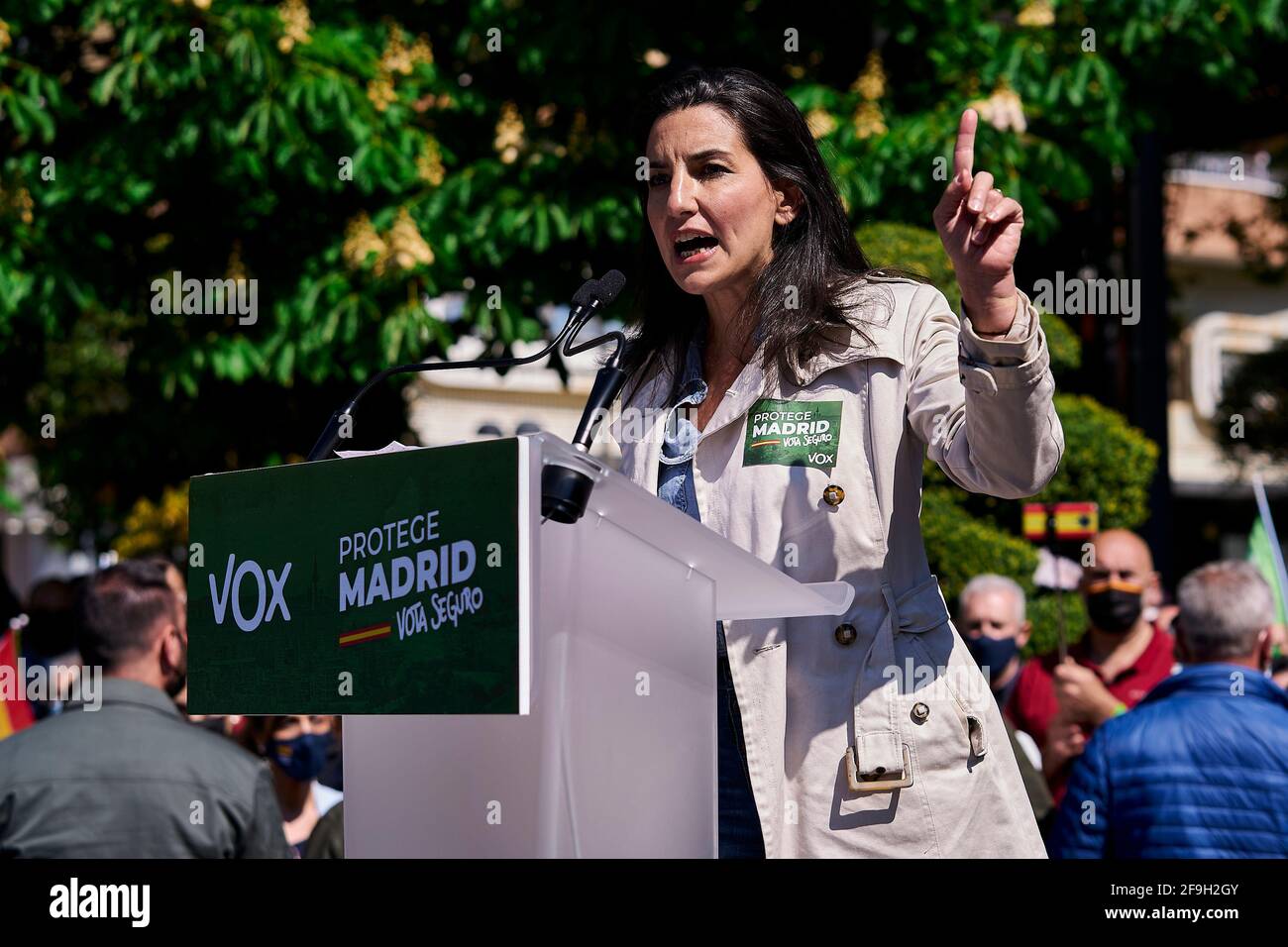 Mostoles, Madrid, Spanien. April 2021. Rocio Monasterio während der Vox-Kundgebung auf der Plaza del Pradillo in Mostoles, Spanien. Quelle: Angel Perez/ZUMA Wire/Alamy Live News Stockfoto