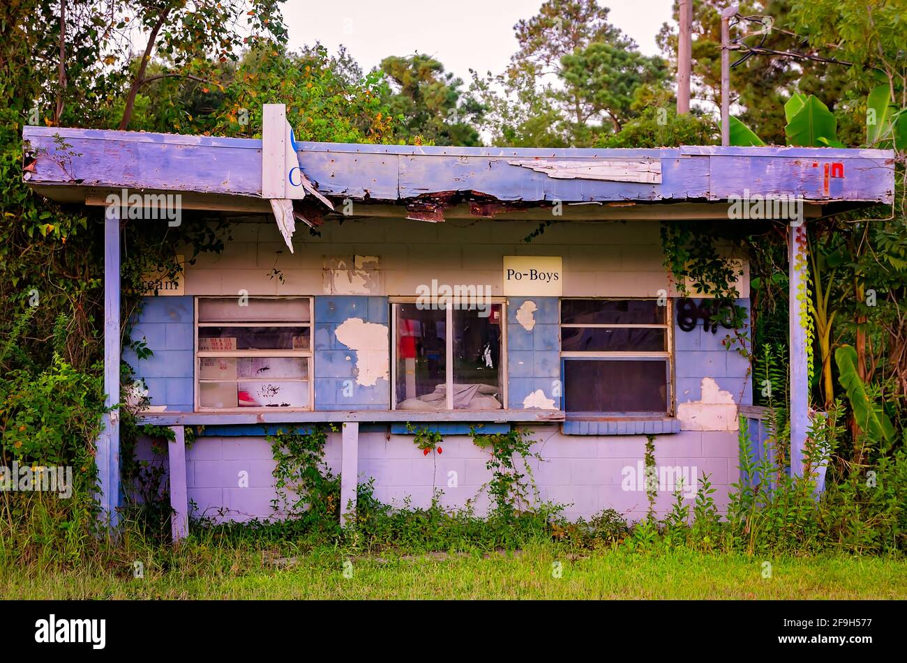 CODEN Drive-in sitzt am 29. August 2013 in CODEN, Alabama, verlassen. Der Stand am Straßenrand war ein beliebter Ort für Einheimische, um Snacks zu erhalten. Stockfoto