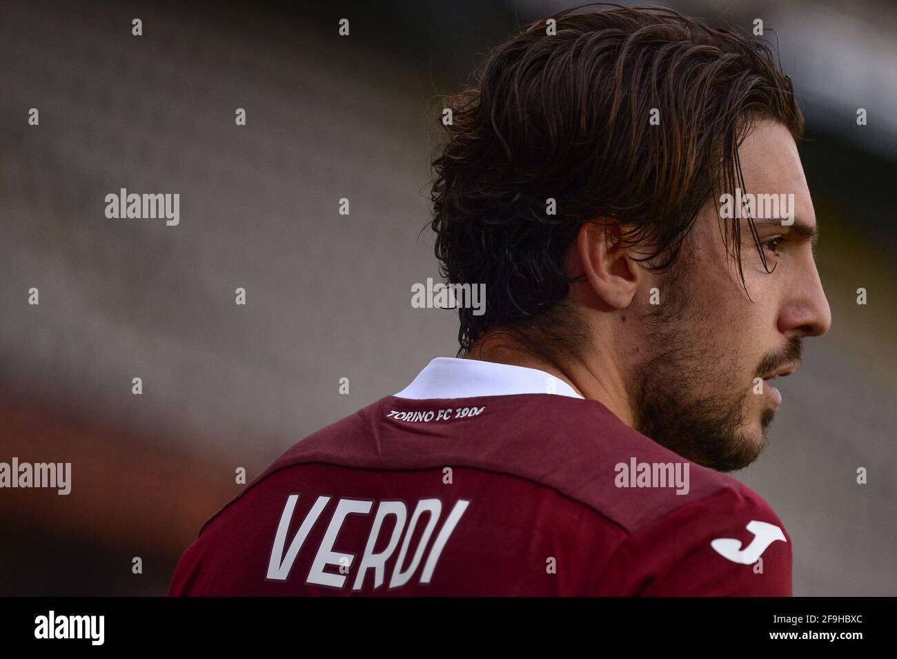 Turin, Italien. April 2021. Simone Verdi vom FC Turin während des Fußballspiels Serie A zwischen dem FC Turin und AS Roma. Sportstadien in ganz Italien unterliegen aufgrund der Coronavirus-Pandemie weiterhin strengen Beschränkungen, da staatliche Gesetze zur sozialen Distanzierung Fans innerhalb von Veranstaltungsorten verbieten, was dazu führt, dass Spiele hinter verschlossenen Türen gespielt werden. Torino FC gewann 3-1 als Roma (Foto: Alberto Gandolfo/Pacific Press) Quelle: Pacific Press Media Production Corp./Alamy Live News Stockfoto