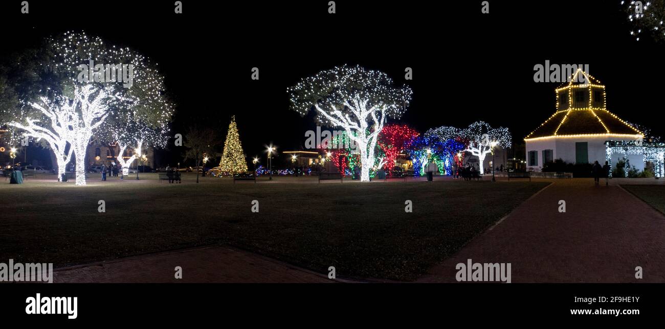 Holiday Light-Display am Marktplatz im Herzen des historischen Fredericksburg.Composite breites Bild Stockfoto