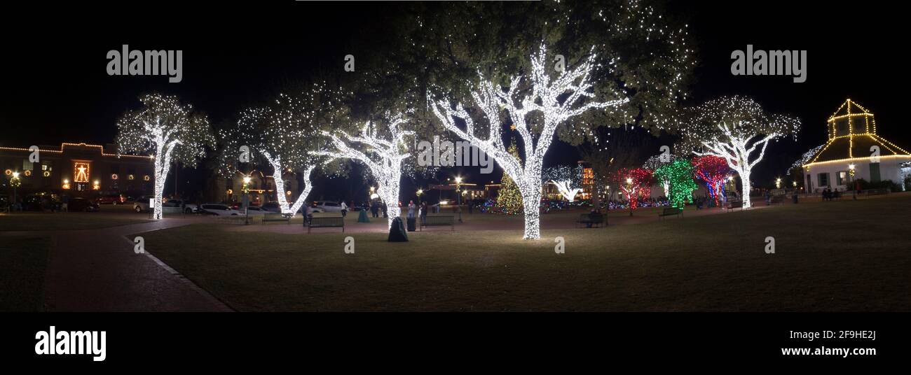 Holiday Light-Display am Marktplatz im Herzen des historischen Fredericksburg.Composite breites Bild Stockfoto