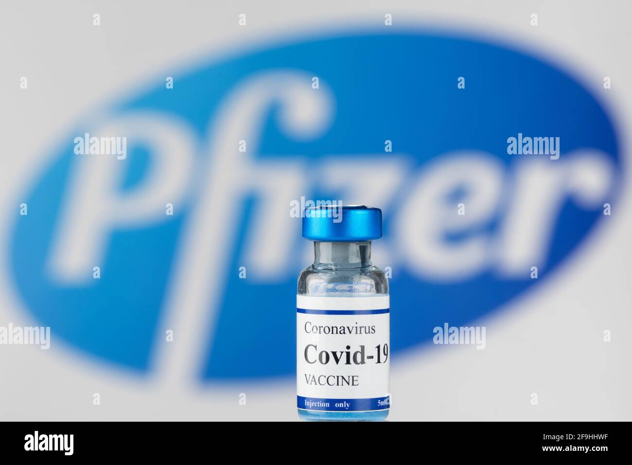 Covid-19 Coronavirus-Impffläschchen. Stockfoto