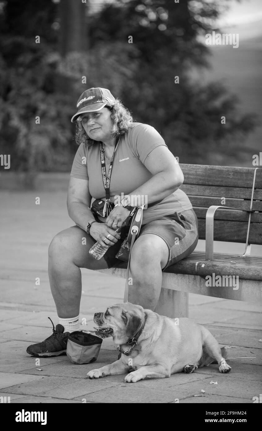 Das Straßenleben der Menschen in der Stadt, die täglich ein normales Leben führen. Stockfoto