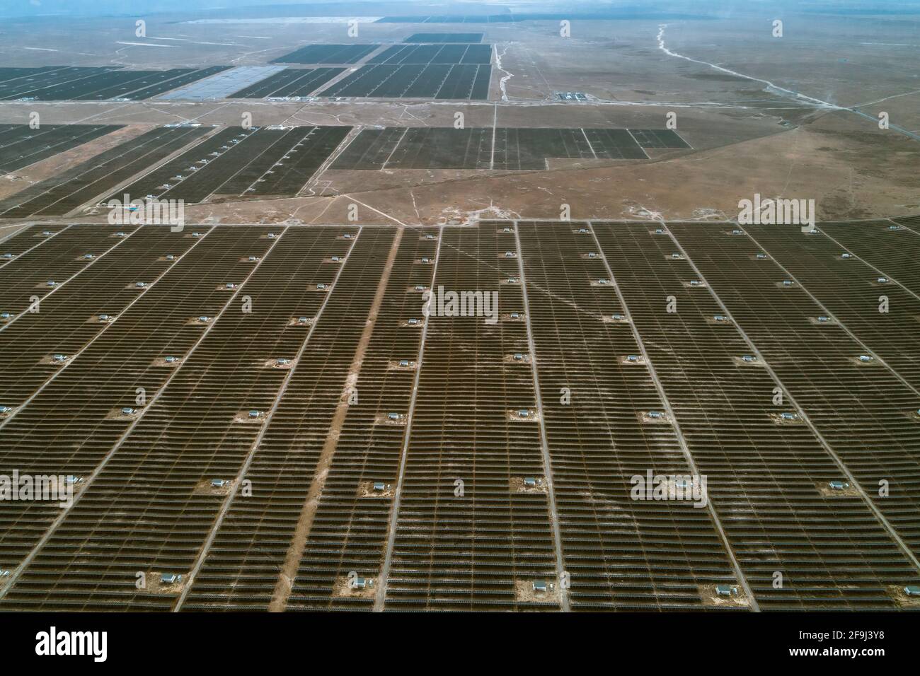 Luftaufnahmen eines Photovoltaikkraftwerks Stockfoto