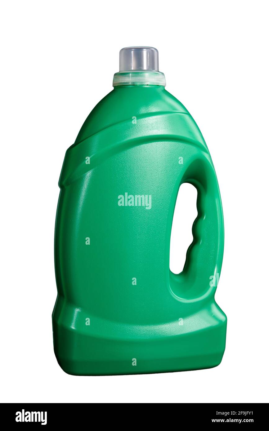 Leere grüne Plastikflasche mit Waschmittel oder Weichspüler auf weißem Hintergrund isoliert. Modell Stockfoto