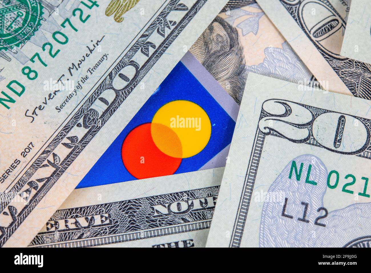 Geldkonzepte mit US-Dollar Stockfoto