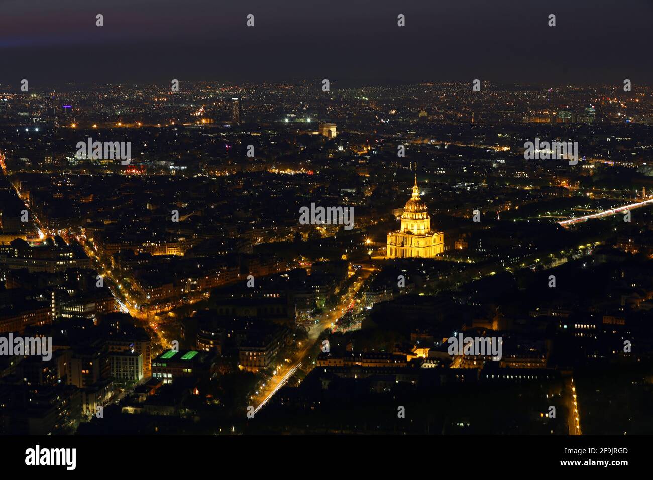 Der belastete Invalidendom im Häusermeer von Paris Stockfoto