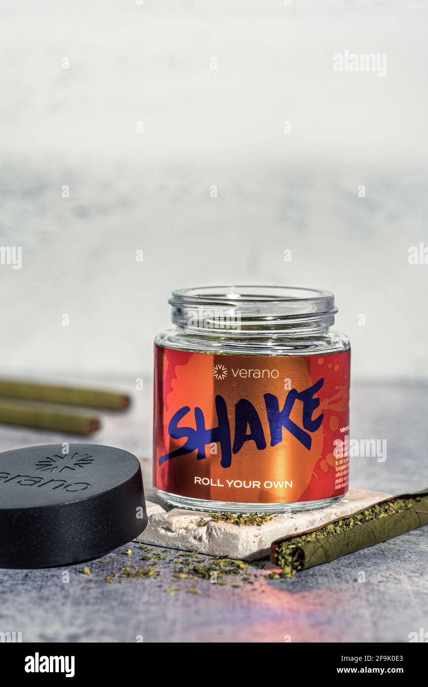 Ein offenes Glas Cannabis-Shake von Verano Holdings aus Chicago, Illinois, am 19. März 2021. Stockfoto