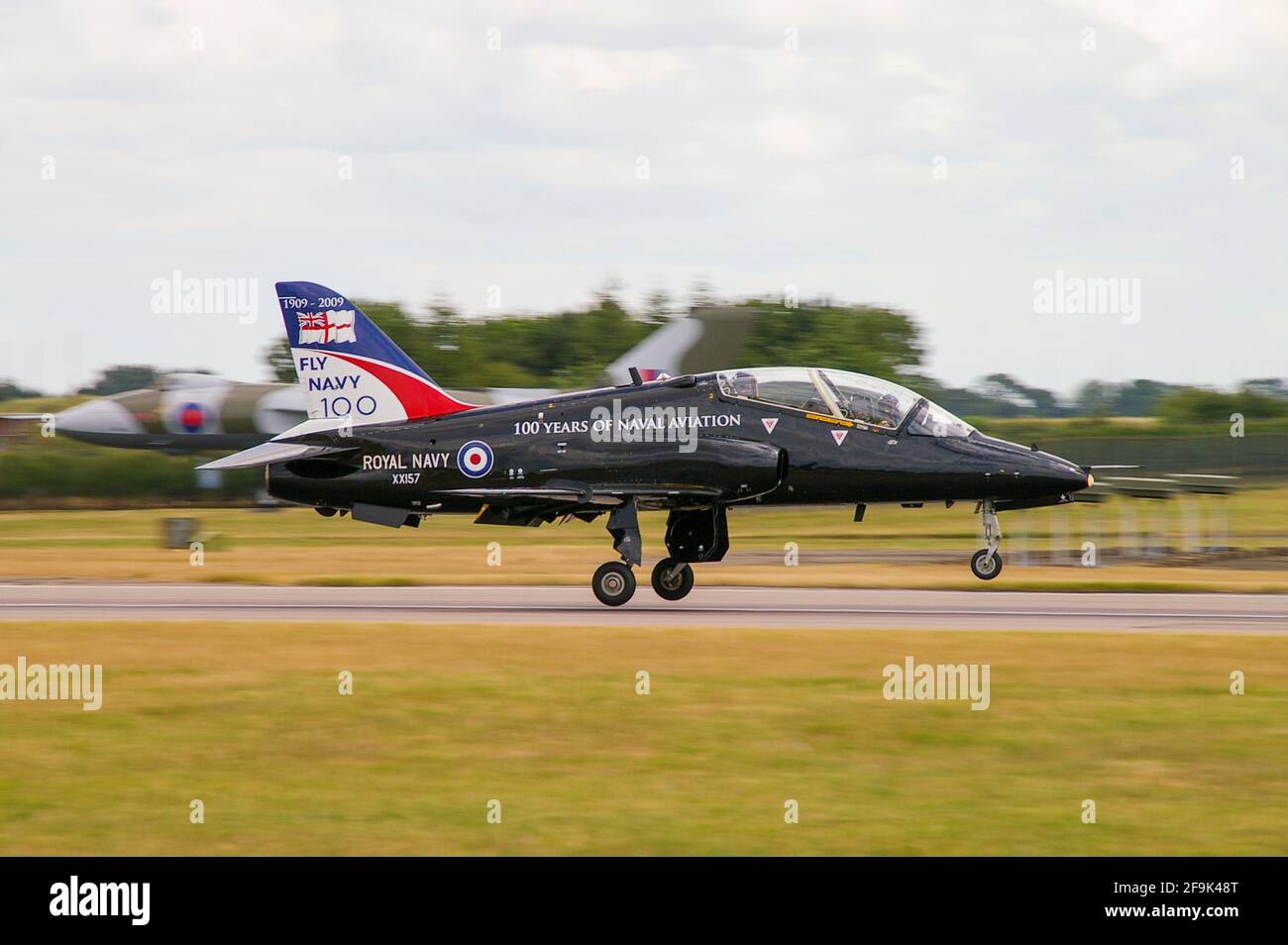 British Aerospace BAE Hawk T1 Jet Trainer Flugzeug mit Sonderflotte Air Arm, Royal Navy hundertjähriges Jubiläum, 100 Jahre Marine Luftfahrt, Fly Navy 100 Schema Stockfoto