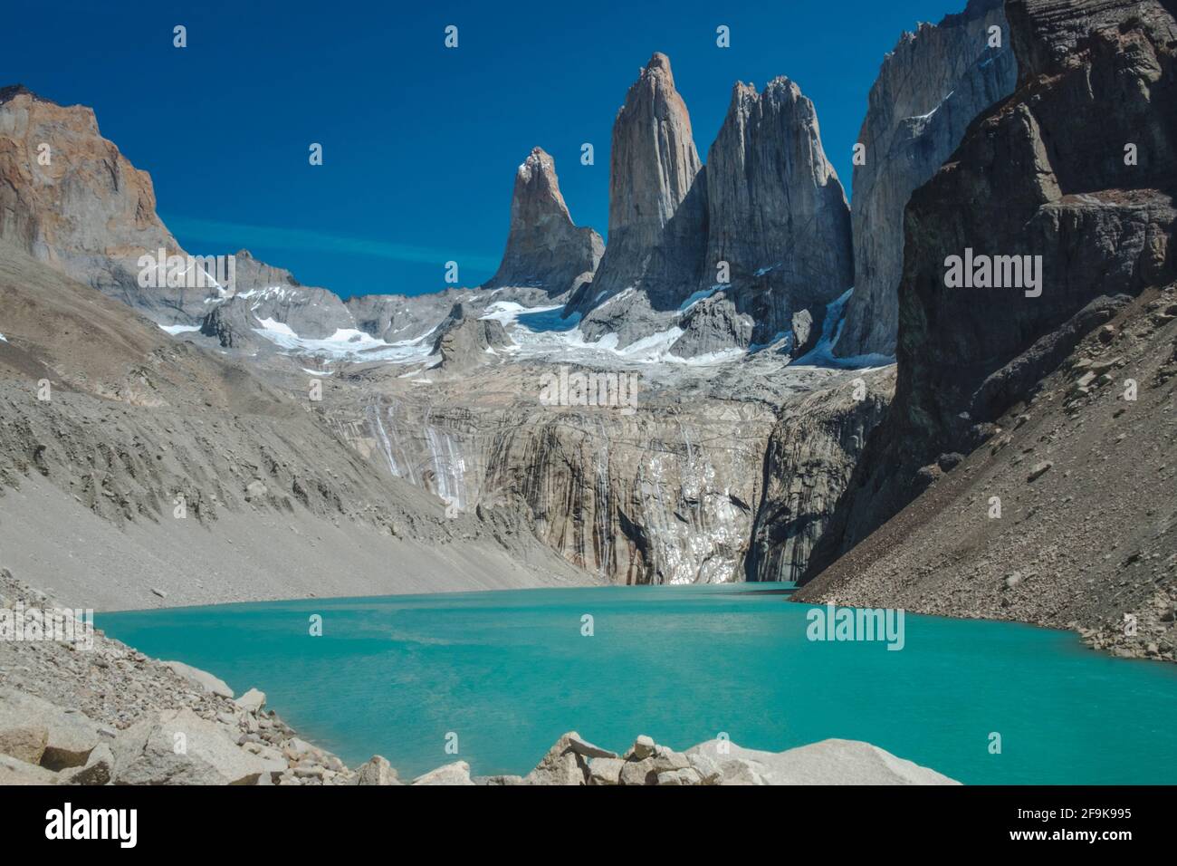 Blick auf die Torres-Berge von der Mirador Base Las Torres, Nationalpark Torres del Paine, Chile, Südamerika Stockfoto