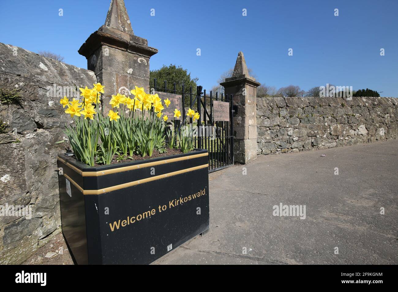 Schottland, Ayrshire, Kirkoswald 15. April 2021. Auld Kirk mit Verbindungen zum schottischen Dichter Robert Burns. Einige ungewöhnliche Grabsteine. Stockfoto