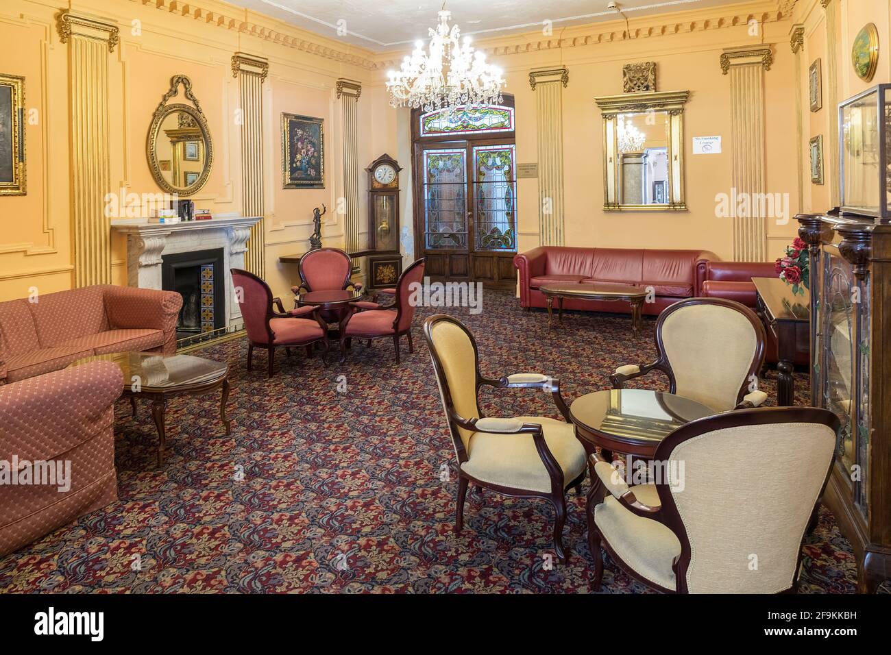 Hotel-Lounge im Stil der Zeit, Gibraltar Stockfoto