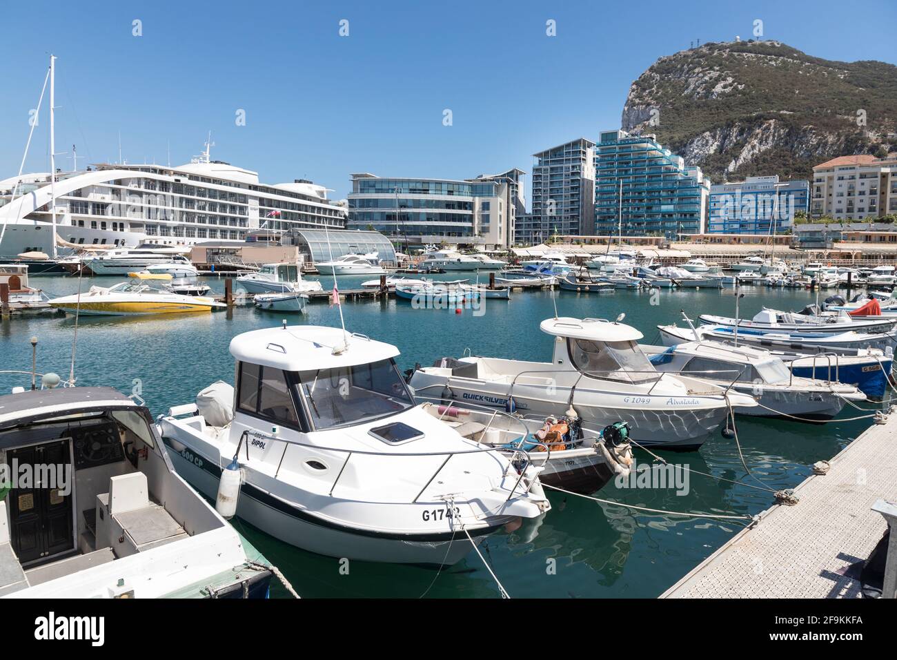 Hafen und Felsen von Gibraltar Stockfoto