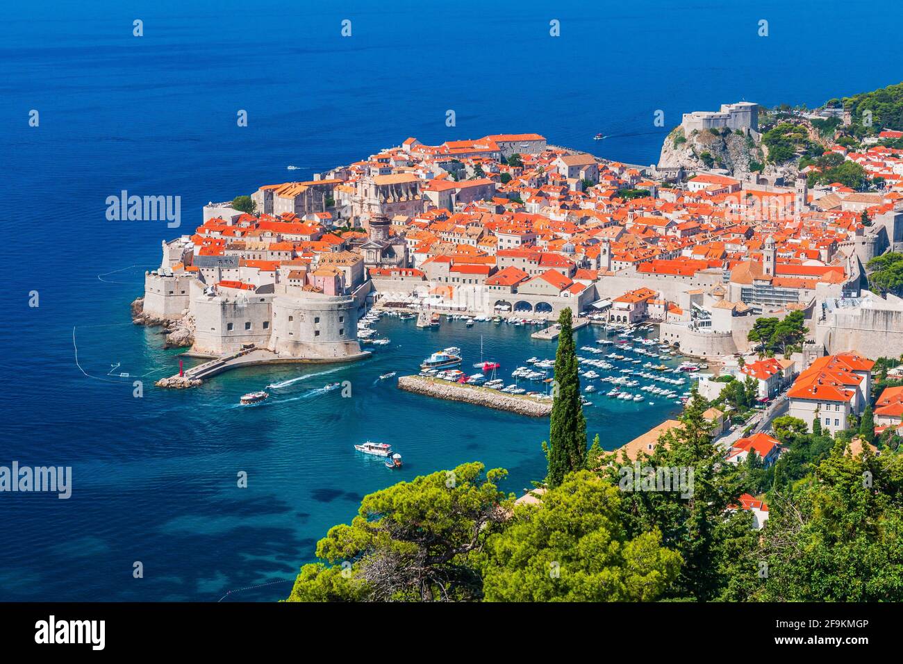 Dubrovnik, Kroatien. Panoramablick auf die ummauerte Stadt. Stockfoto