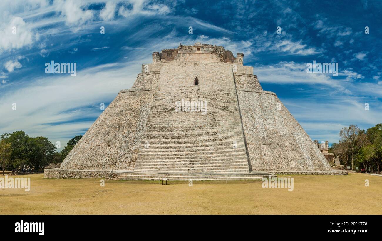 Pyramide des Magiers Piramide del adivino in der antiken MayaStadt
