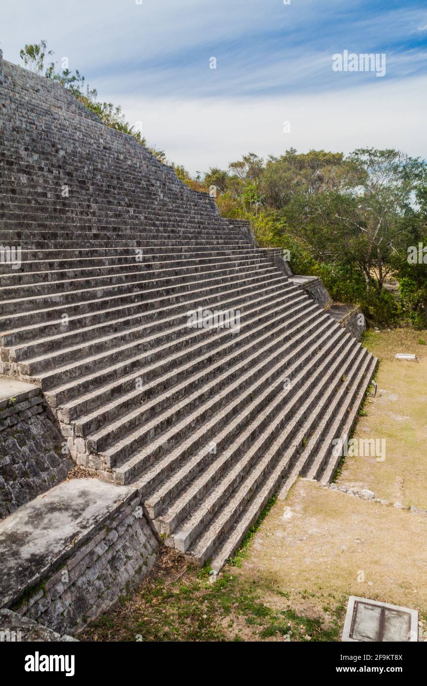 Treppe der Großen Pyramide an den Ruinen der alten Maya-Stadt Uxmal, Mexiko Stockfoto