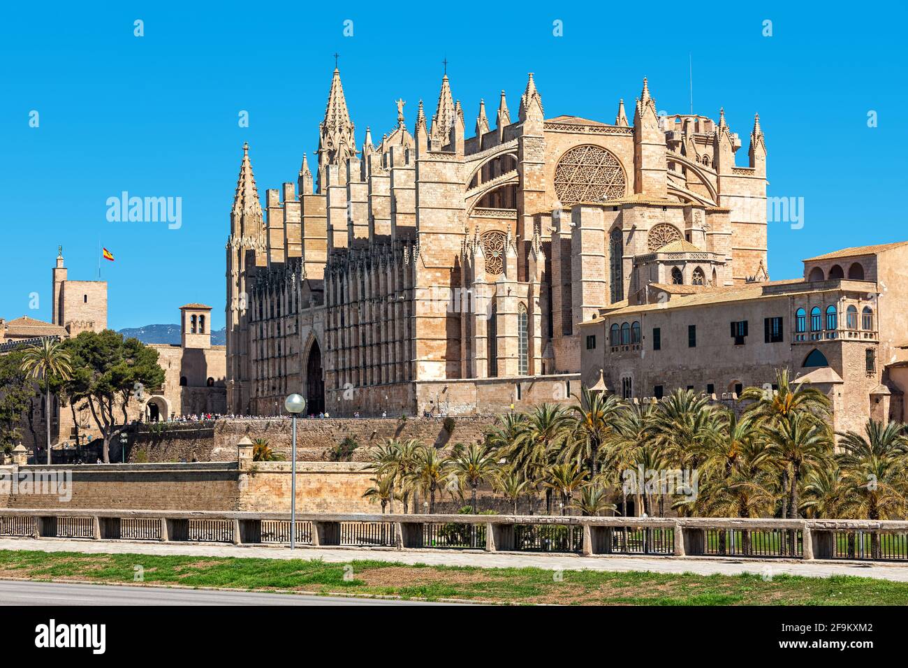 Berühmte Kathedrale Santa Maria (auch bekannt als La Seu) unter blaues Himmel in Palma de Mallorca, Spanien. Stockfoto