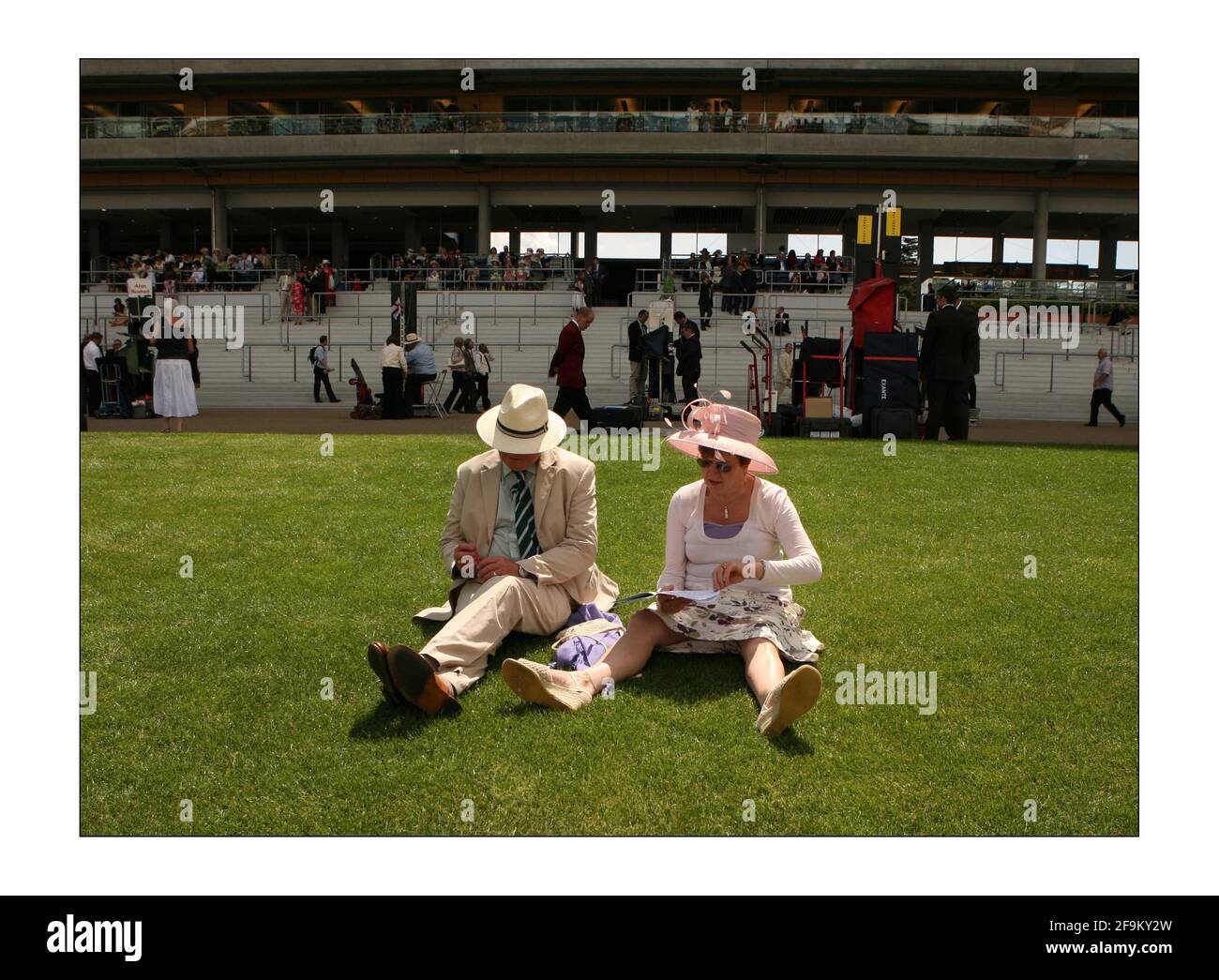 Rennfahrer am ersten Tag von Royal Ascot 2008.Foto Von David Sandison The Independent Stockfoto