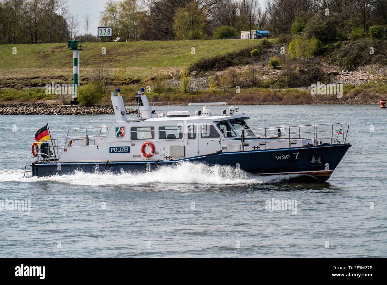 Boot der Wasserpolizei NRW, auf dem Rhein bei Duisburg, NRW, Deutschland, Stockfoto