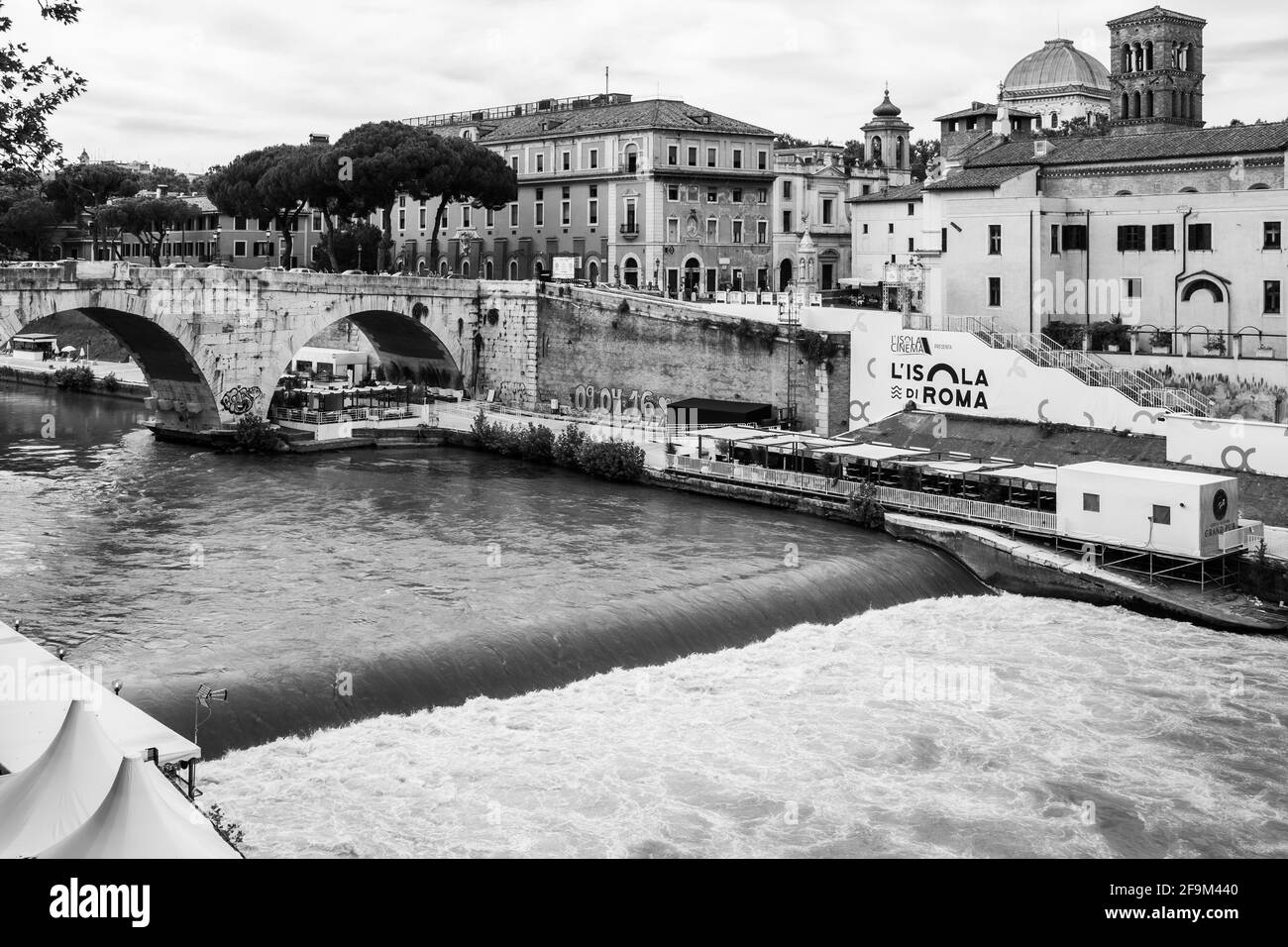 Rom, Italien; 22. Juli 2018: Fluss Tevere und Insel Stockfoto