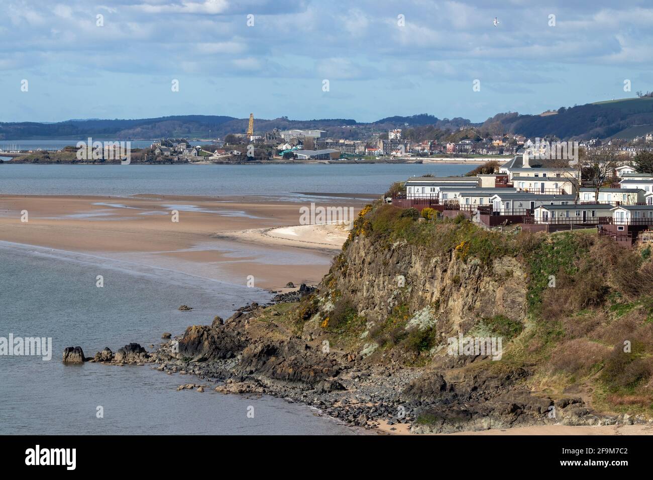 Blick Richtung Burntisland mit Kinghorn Caravan Park im Vordergrund. Stockfoto