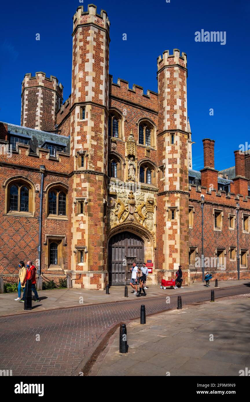 St John's College Cambridge - Das große Tor das St John's College der Universität Cambridge in 1516 abgeschlossen. Cambridge Tourismus/historischen Cambridge. Stockfoto