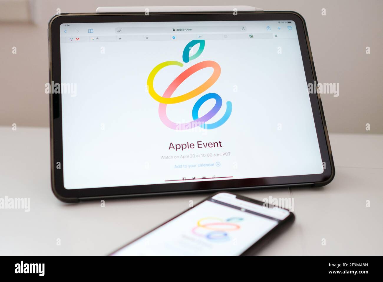 Apple Event 2021 auf dem iPad Pro-Bildschirm. USA, San Francisco, April 2021. Stockfoto